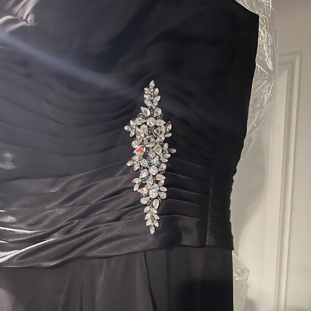 Jade Black evening gown size 18. Beautiful waist brooch to accent bustline